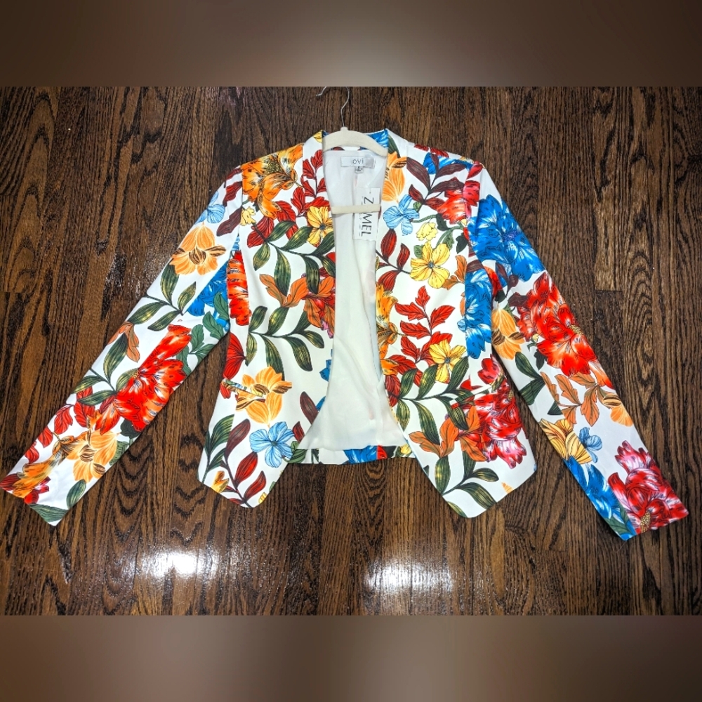 LAST CHANCE, Donating Soon! NWT Floral Blazer
